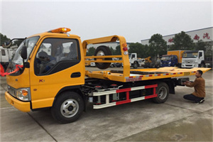 尼玛哪里有拖车服务