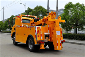 尼玛高速路拖车费